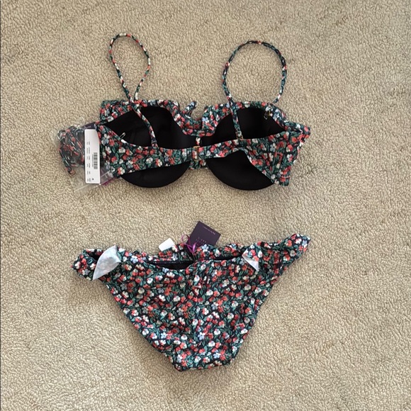 J. Crew X Liberty London Floral Bikini Set with Ruffle Details (32D/Small) - Picture 3 of 4